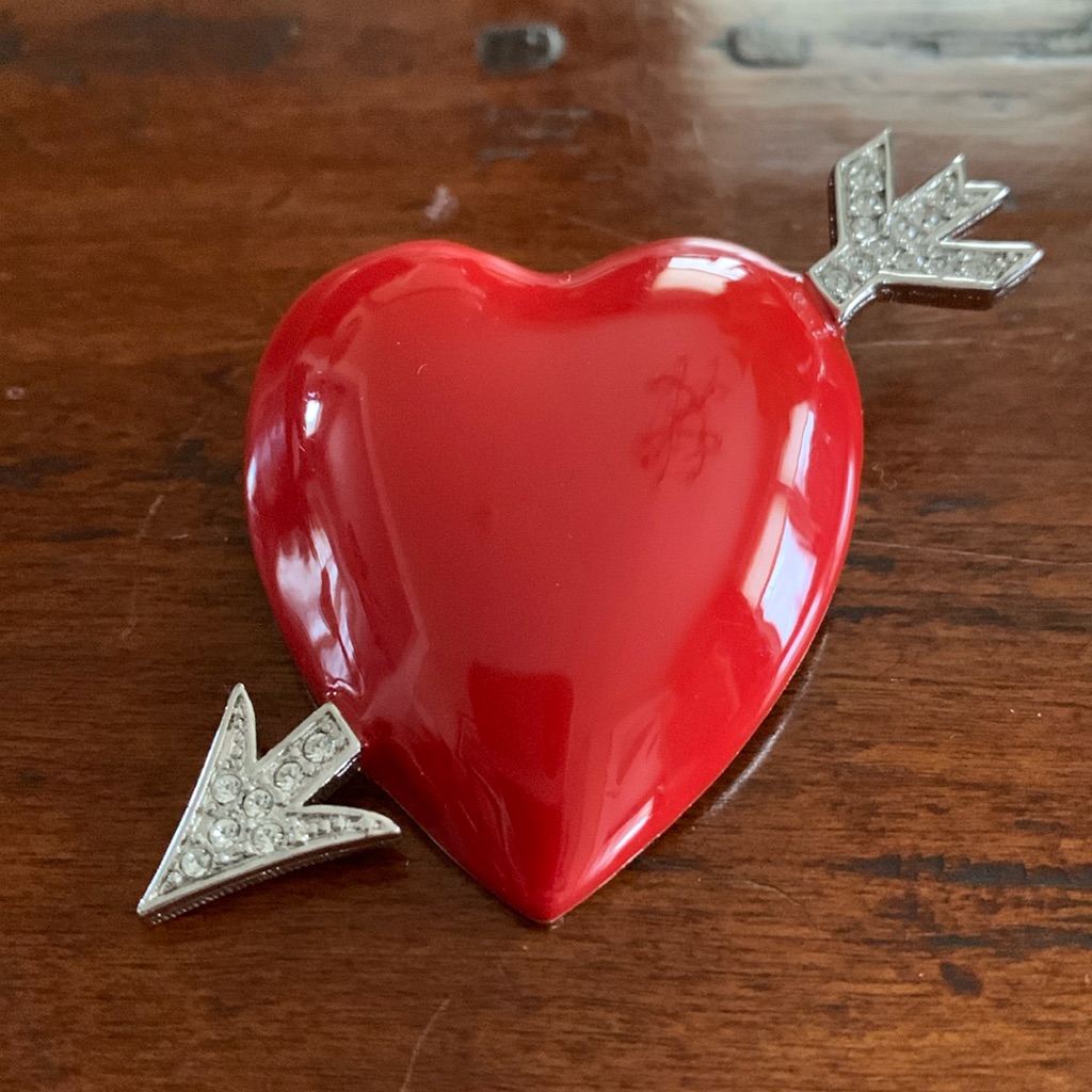 Bob Mackie Heart And Arrow Pin 39$
